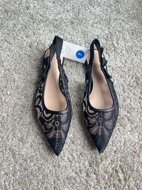 Black Lace Pointed Slingback Flats. Size 7
